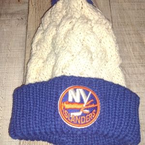 Woman's NY knitted hat